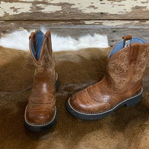 Fat baby Ariat boots